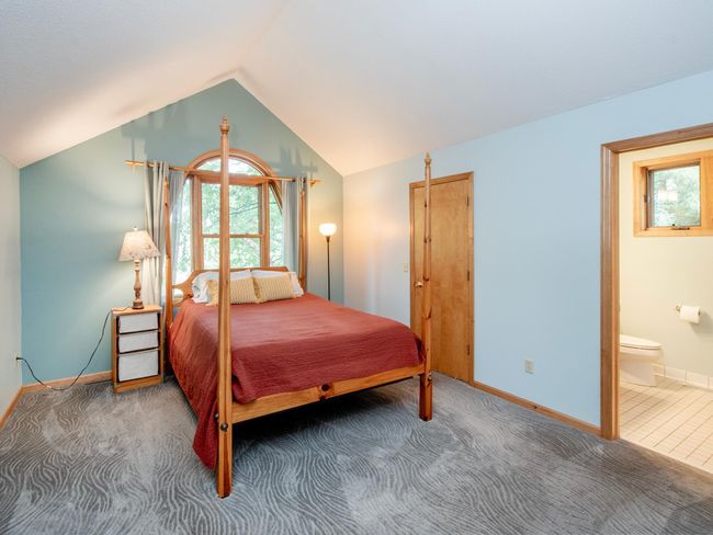 Upper level bedroom. | Image 19