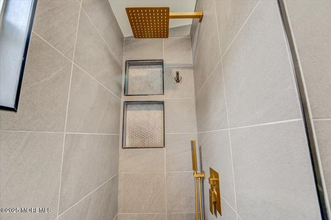 Walk in Shower | Image 15