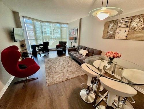 888 Hamilton St, Vancouver, BC, V6B5W4 | Card Image