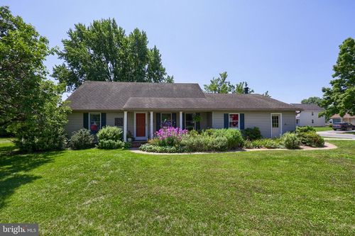 2202 Hershey Ave, EAST PETERSBURG, PA, 17520-1508 | Card Image