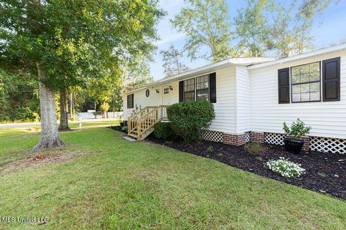 10828 Haena Ct, Diamondhead, MS, 39525-4359 | Card Image