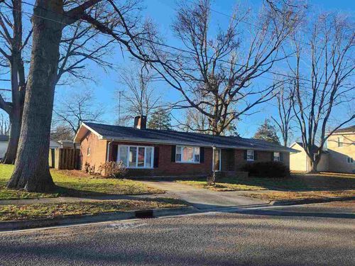 458 W Maple St, Nashville, IL, 62263-1071 | Card Image