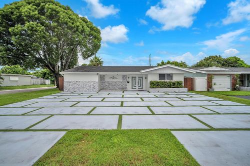 7845 Tropicana St, Miramar, FL, 33023-2433 | Card Image