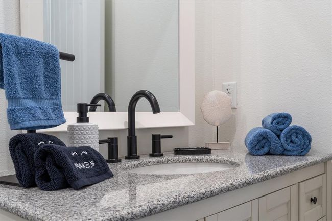 Bathroom 1 | Image 24
