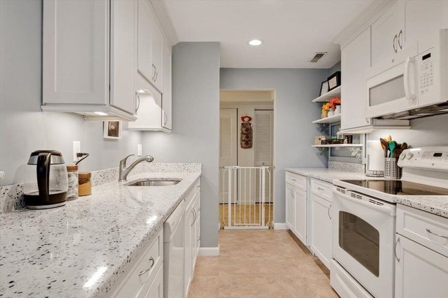 A2 - 33 Spit Brook Rd, Condo with 2 bedrooms, 2 bathrooms and null parking in Nashua NH | Image 6