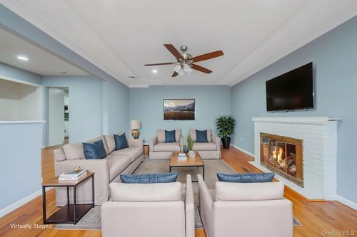 36 Maple Ln, Shirley, NY, 11967-3010 | Card Image