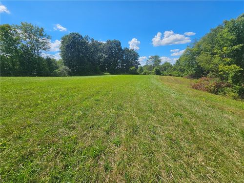 977 Glen Rd, New Castle, PA, 16105-5607 | Card Image