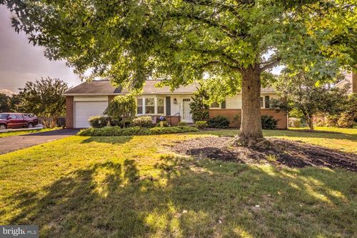 70 Meadow View Dr, LEOLA, PA, 17540-1628 | Card Image