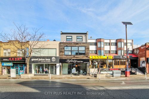 704 Bloor St W, Toronto, ON, M6G1L4 | Card Image