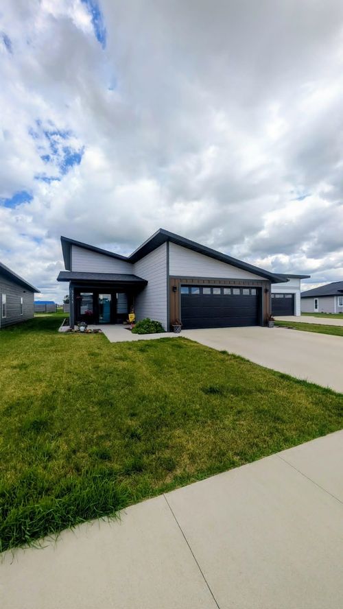 3211 W 3rd St, Spencer, IA, 51301-3333 | Card Image