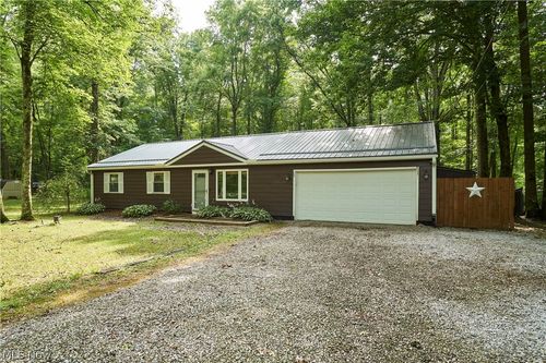 18550 Shaw Rd, Chagrin Falls, OH, 44023-9523 | Card Image