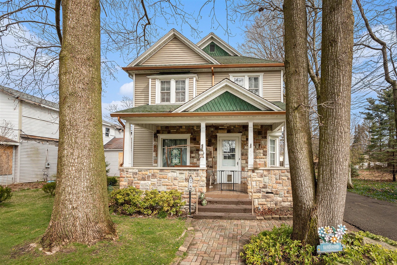 Oak St, Niles, MI 49120