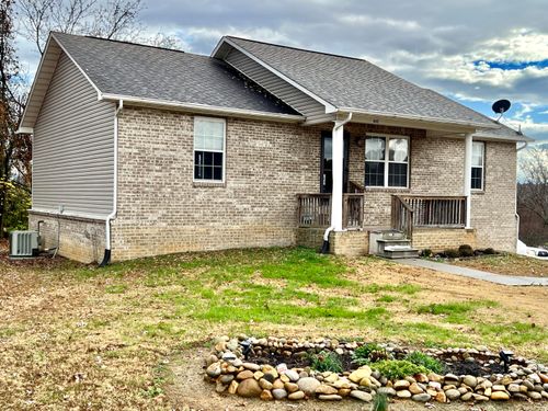 845 Quiet Oaks Way, Dandridge, TN, 37725-6196 | Card Image