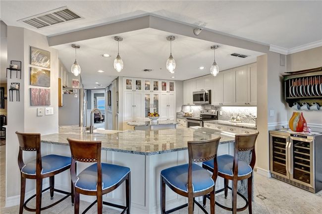 APT-2-3 - 5051 N Highway A1a, House attached with 4 bedrooms, 4 bathrooms and null parking in Hutchinson Island FL | Image 4