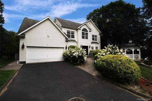 469 Donald Blvd, Holbrook, NY, 11741-3941 | Card Image