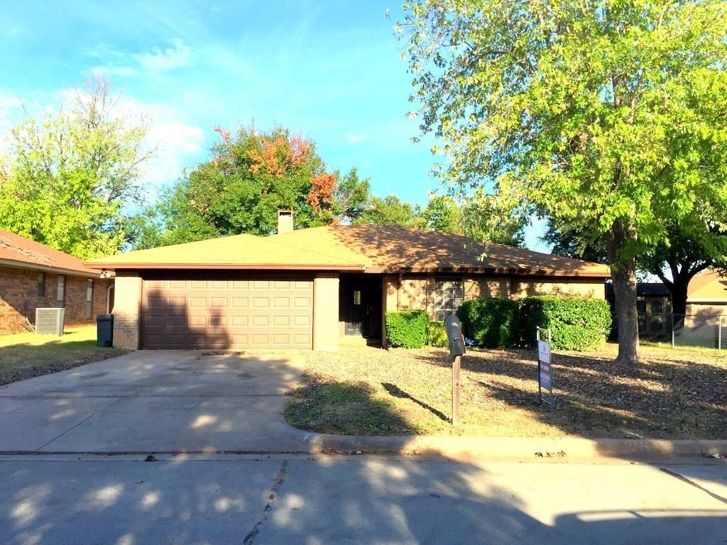 Blue Grass Ln, Fort Worth, TX 76133