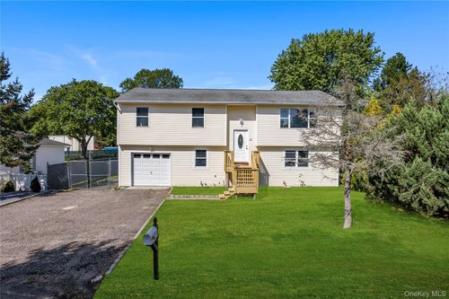 25 Marshall St, Patchogue, NY, 11772-2103 | Card Image