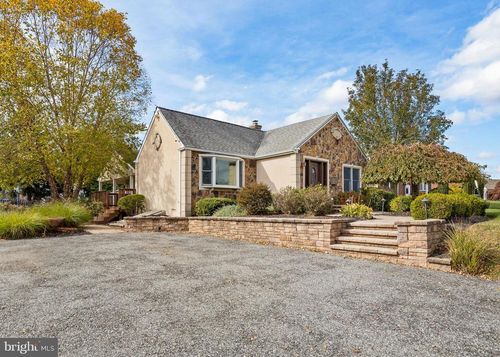 16 N Manor Rd, BROOMALL, PA, 19008-1305 | Card Image