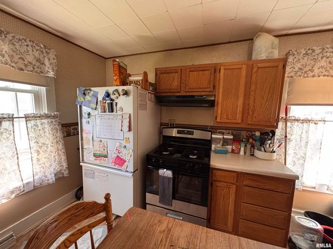 451 S Grove St, House other with 3 bedrooms, 2 bathrooms and null parking in Kewanee IL | Image 4
