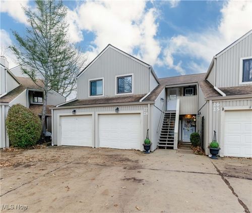 27 Landings Way, Avon Lake, OH, 44012-2248 | Card Image