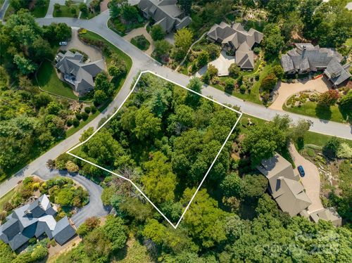 27 Summit Tower Cir, Asheville, NC, 28804-6400 | Card Image