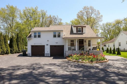 11 Hampton St, Auburn, MA, 01501-2613 | Card Image