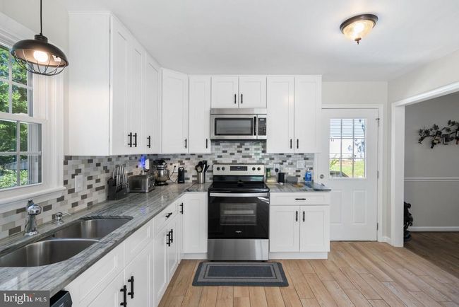 18906 White Oak Dr, House other with 4 bedrooms, 2 bathrooms and null parking in TRIANGLE VA | Image 11