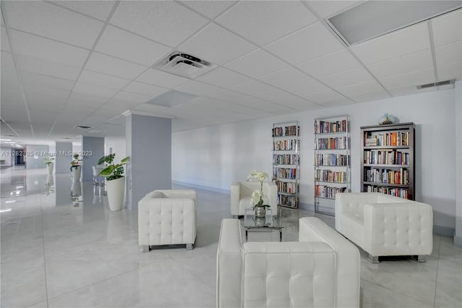 231 - 600 Parkview Dr, Condo with 3 bedrooms, 2 bathrooms and null parking in Hallandale Beach FL | Image 32
