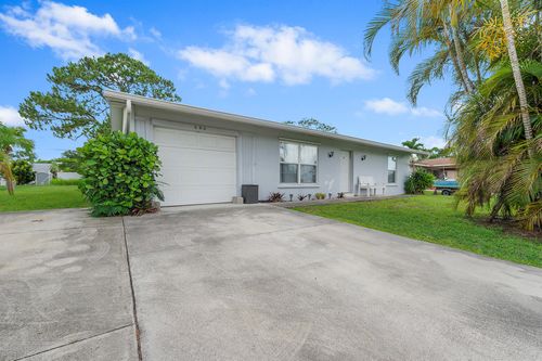 590 Se Anchor Ln, Port St. Lucie, FL, 34983-2202 | Card Image