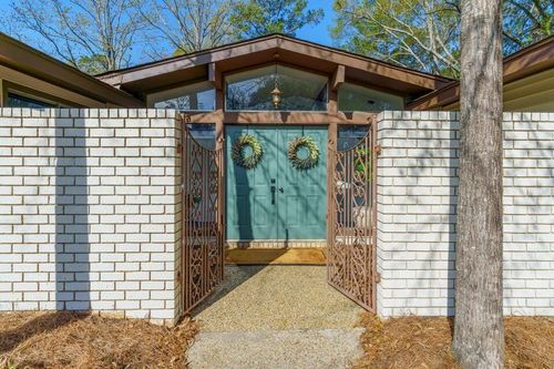 100 Pinewood Dr, Hattiesburg, MS, 39402-1452 | Card Image