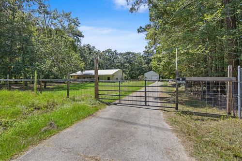 692 County Road 3371, Cleveland, TX, 77327-8713 | Card Image