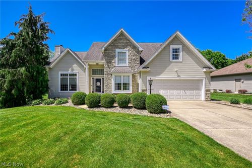 2942 Robert Gary Ct, Medina, OH, 44256-6860 | Card Image
