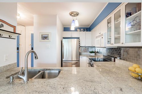 210-15272 19 Avenue, Surrey, BC, V4A1X6 | Card Image