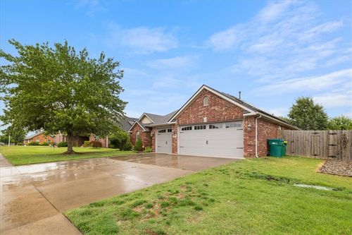 201 Monroe St, Centerton, AR, 72719-9316 | Card Image
