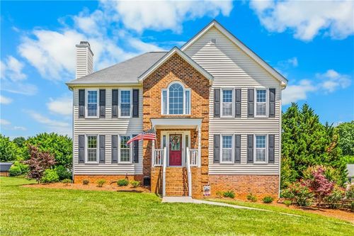 109 Knollwood Ln, King, NC, 27021-8737 | Card Image