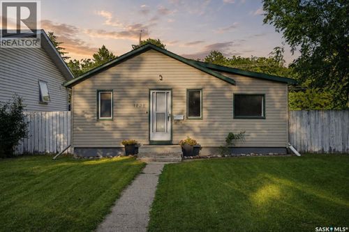 1728 2nd Ave N, Saskatoon, SK, S7K2G5 | Card Image