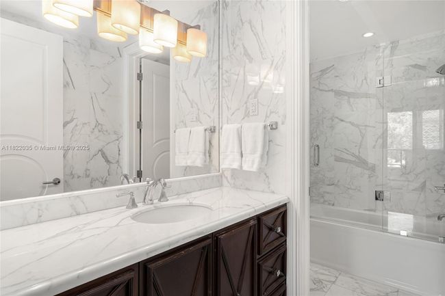 5233 - 5233 Fisher Island Dr, Condo with 4 bedrooms, 5 bathrooms and null parking in Miami Beach FL | Image 39