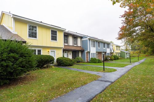 8 Sunny Brook Cir, Highland, NY, 12528-1314 | Card Image