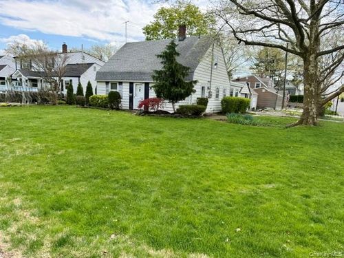256 Curtis Ave, Carle Place, NY, 11514-2006 | Card Image