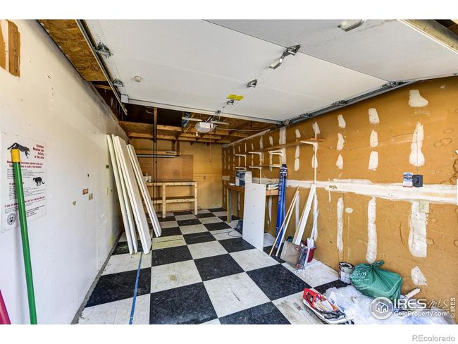 Spacious one car garage | Image 36