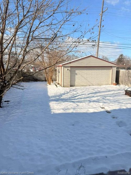 30441 Groveland St, Madison Heights, MI, 48071-2113 | Card Image