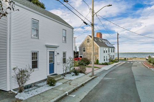 4 Neptune St, Newburyport, MA, 01950-3121 | Card Image