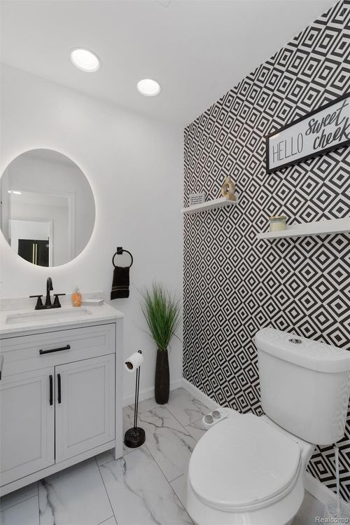 7406 Pebble Pt, West Bloomfield, MI, 48322-3516 | Card Image