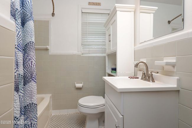 131 Manor Dr, Condo with 2 bedrooms, 1 bathrooms and 1 parking in Red Bank NJ | Image 15