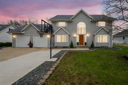 3819 Cedar Creek Ct, Fairmont, MN, 56031-2432 | Card Image