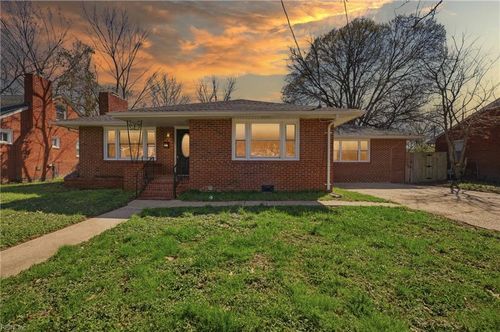 2811 Mapleton Ave, Norfolk, VA, 23504-3721 | Card Image