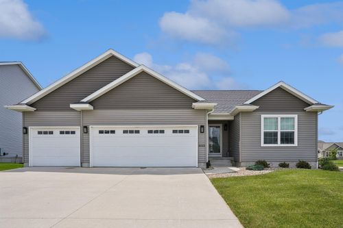 5522 Red Oak Ln, Cedar Falls, IA, 50613-1200 | Card Image