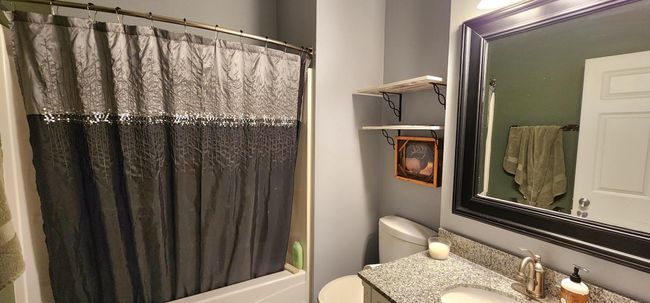 Upper level bath | Image 13