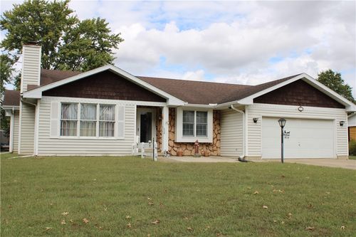 914 Oakcrest Dr, Effingham, IL, 62401-4554 | Card Image