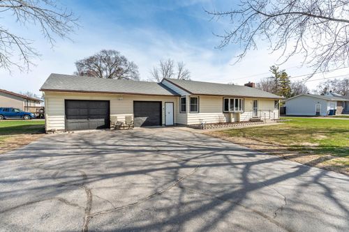 122 W Fir Ave, Fergus Falls, MN, 56537-1221 | Card Image